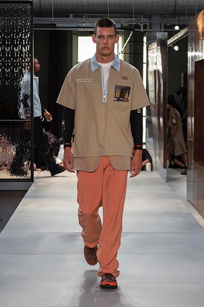 تصاميم راقية بلمسة جريئة ... اليك مجموعة Ricardo Tisci الأولى لدار Burberry